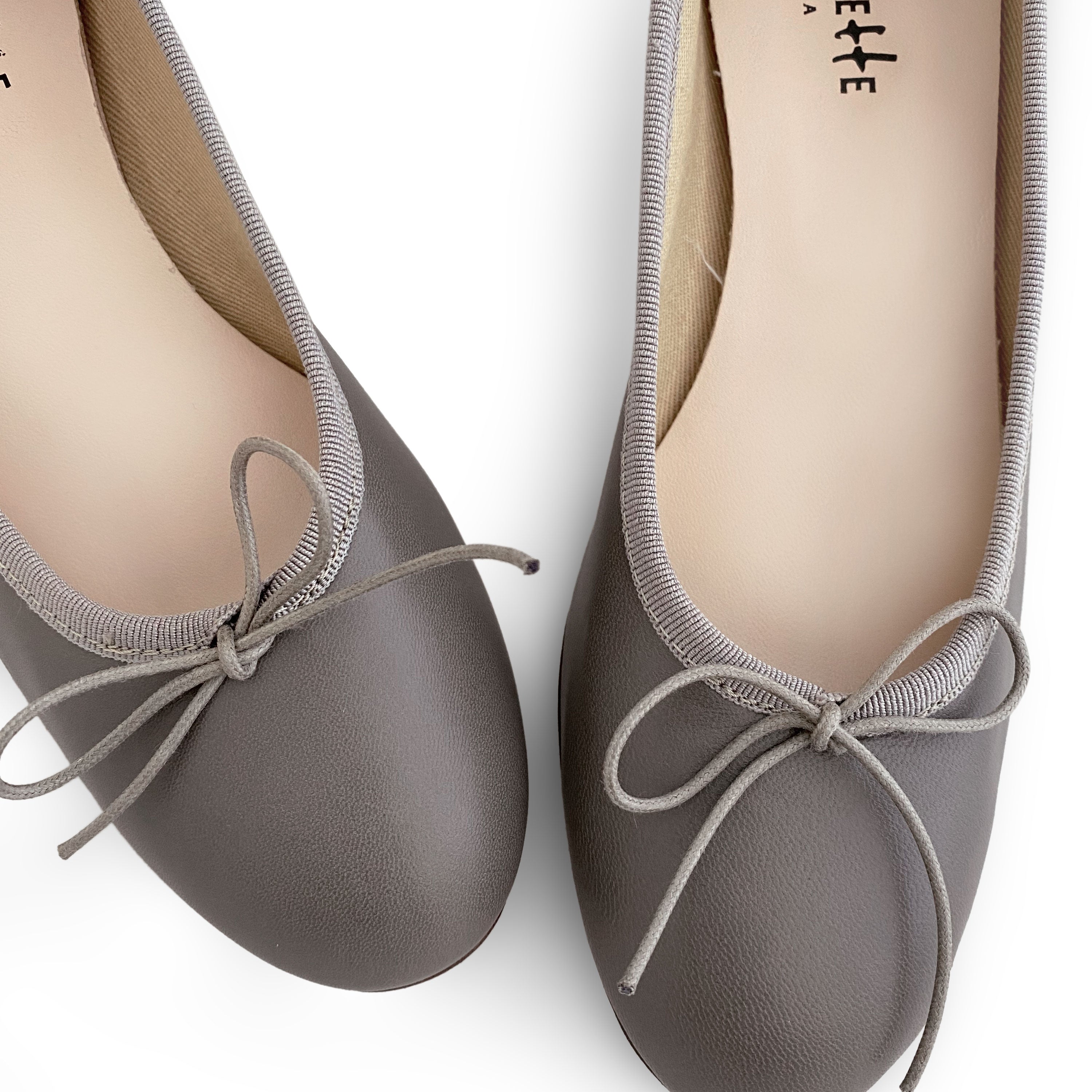 Ballerines en cuir gris tourterelle à talon haut