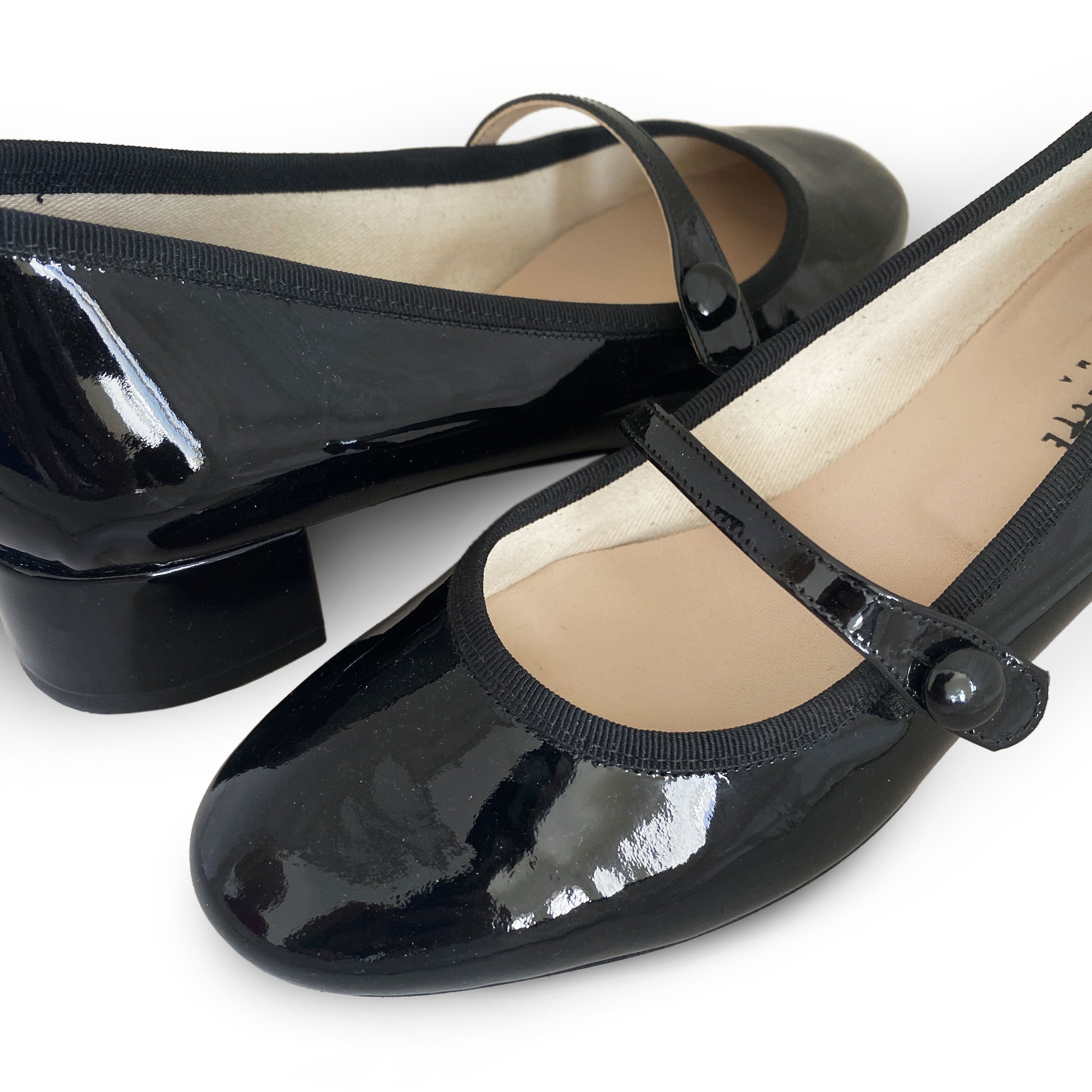 Black patent leather ballet flats with strap and heel - 35