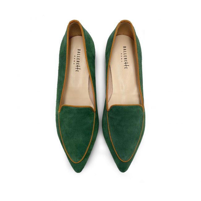 Women's green moccasins with ocher piping