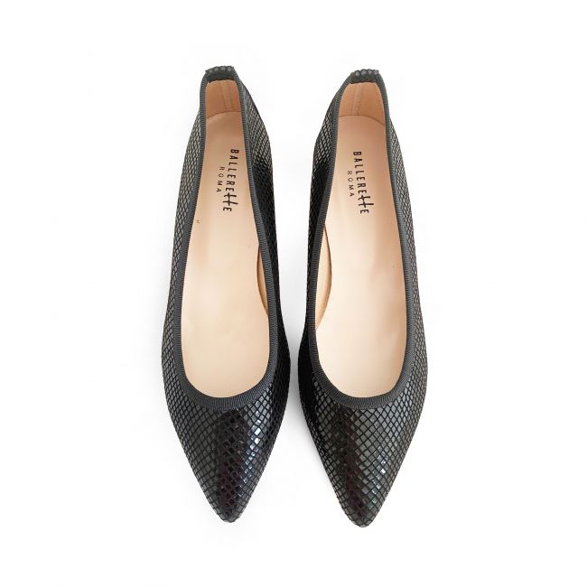 Black laminate leather pointed ballet flats