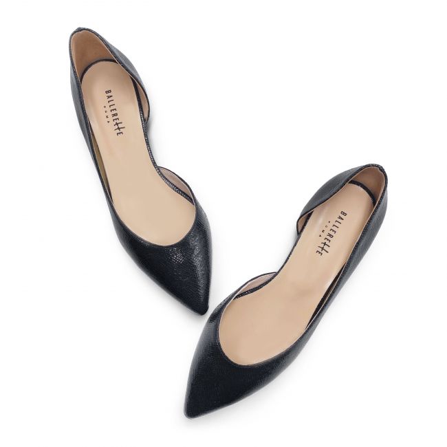 Open ballerinas with pointed toe in black laminated effect